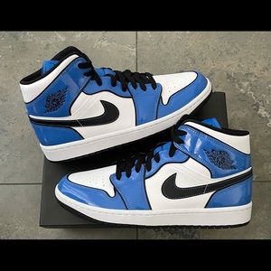 Jordan 1 Mid Signal Blue